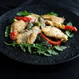 Салат теплий з куркою