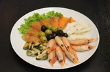 Рибне плато з креветками